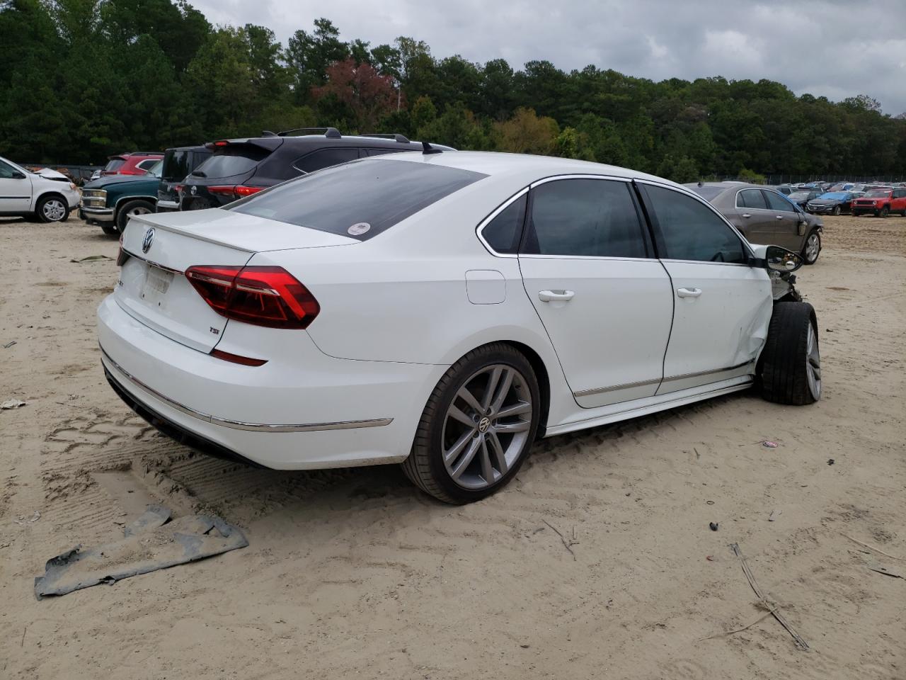 Изображение 3 2017 VOLKSWAGEN PASSAT R-LINE 2017 с VIN 1VWDT7A35HC026983