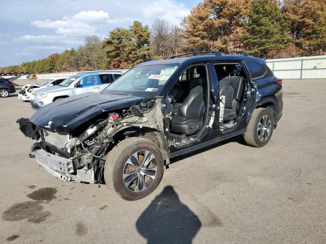 Image 1 of 2021 TOYOTA HIGHLANDER XLE 2021 with VIN 5TDHZRBH4MS122475