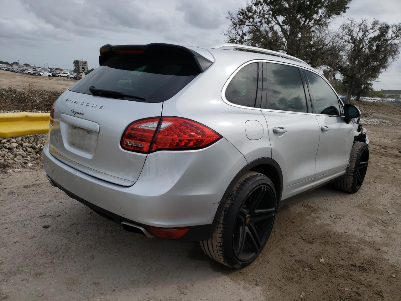Obraz 3 z 2013 PORSCHE CAYENNE  2013 z VIN WP1AA2A2XDLA02970