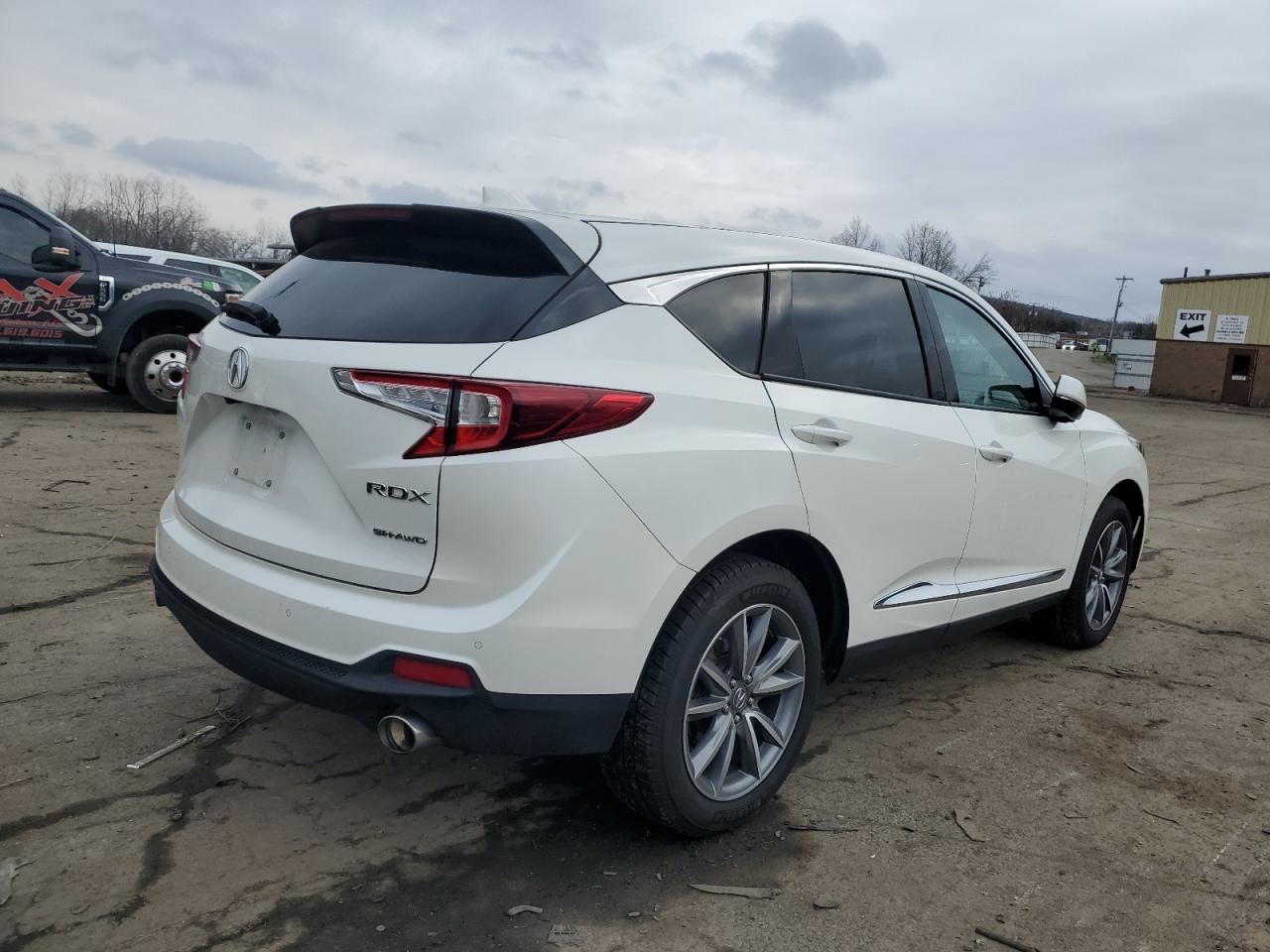 Image 3 of 2019 ACURA RDX TECHNOLOGY 2019 with VIN 5J8TC2H54KL009500