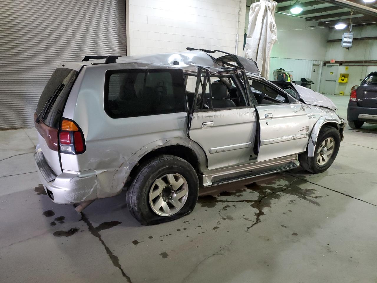 Image 3 of 2002 MITSUBISHI MONTERO SPORT LIMITED 2002 with VIN JA4LS41R82P009299