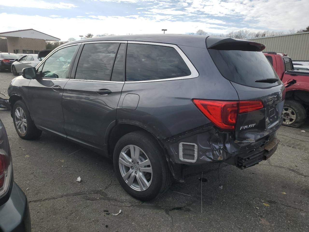 Изображение 2 2018 HONDA PILOT LX 2018 с VIN 5FNYF6H18JB024227