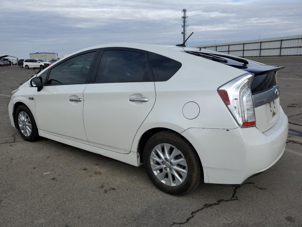 Image 2 of 2015 TOYOTA PRIUS PLUG-IN  2015 with VIN JTDKN3DP1F3074411
