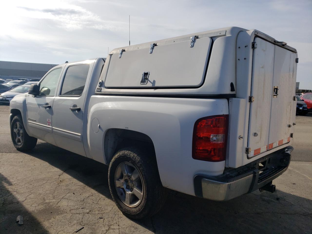 Image 2 of 2011 CHEVROLET SILVERADO K1500 HYBRID 2011 with VIN 3GCUKUEJ7BG307247