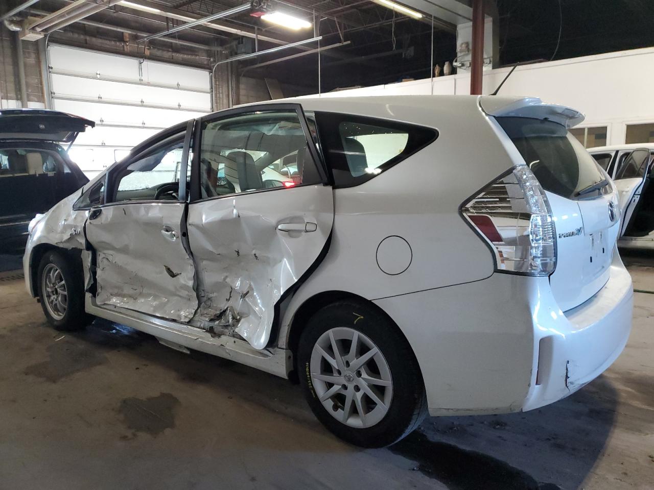 Obraz 2 z 2012 TOYOTA PRIUS V  2012 z VIN JTDZN3EU5C3163381