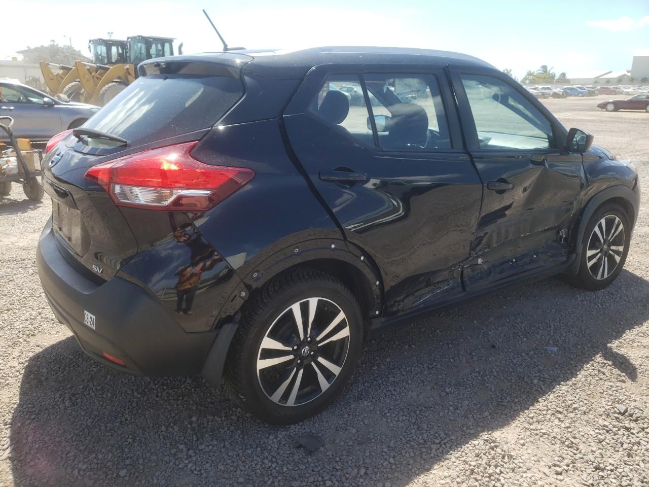 Image 3 of 2018 NISSAN KICKS S 2018 with VIN 3N1CP5CU4JL527096