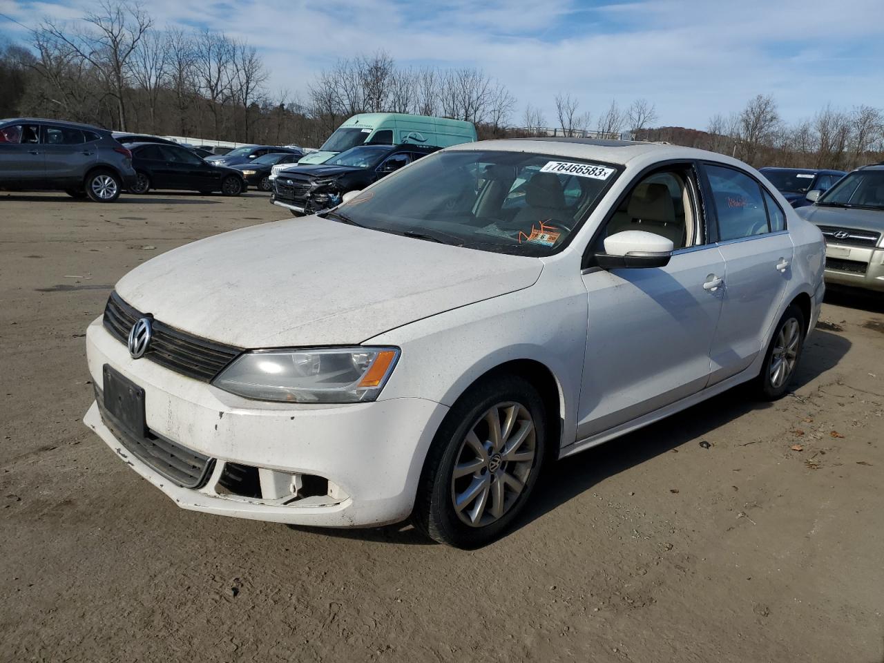 Image 1 of 2013 VOLKSWAGEN JETTA SE 2013 with VIN 3VWDP7AJ4DM200182