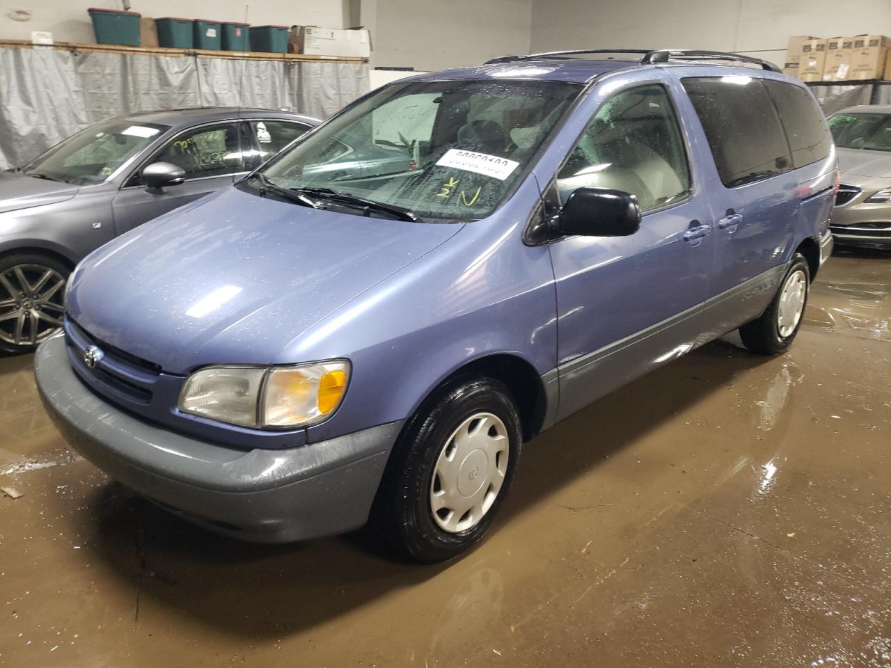 Image 1 of 1998 TOYOTA SIENNA LE 1998 with VIN 4T3ZF13C3WU080688