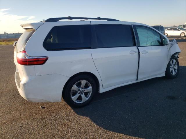 Obraz 3 z 2018 TOYOTA SIENNA LE 2018 z VIN 5TDKZ3DC9JS952563