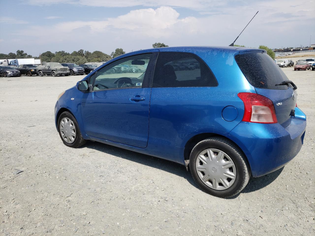 Obraz 2 z 2007 TOYOTA YARIS  2007 z VIN JTDJT923X75138178