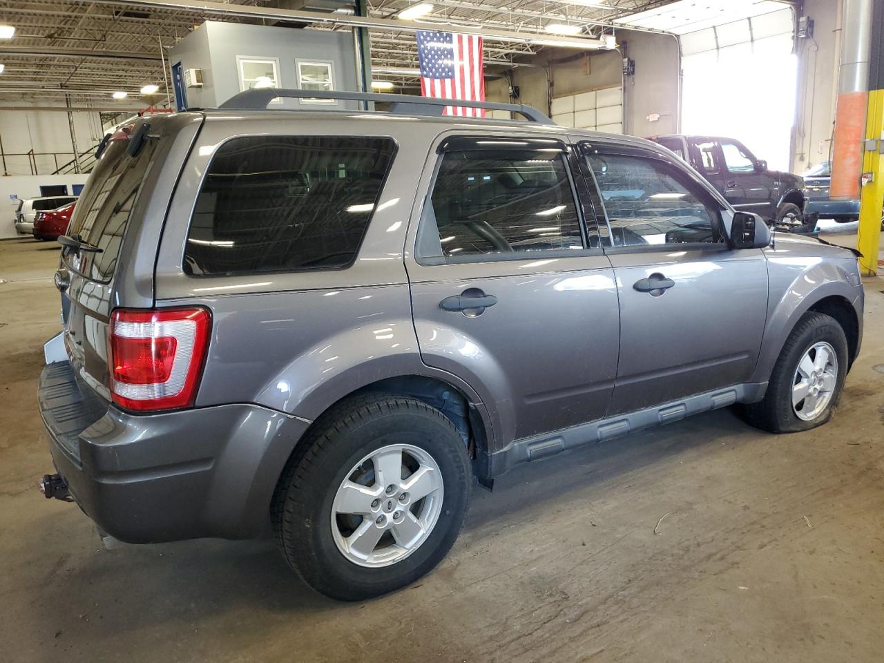 Image 3 of 2010 FORD ESCAPE XLT 2010 with VIN 1FMCU9D75AKC59792