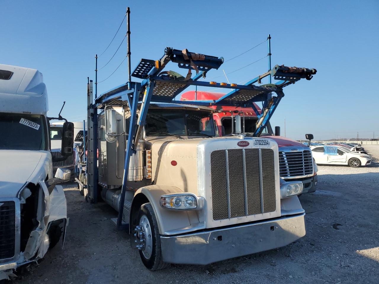 Изображение 1 2013 PETERBILT 388  2013 с VIN 1NPWD49X5DD206511