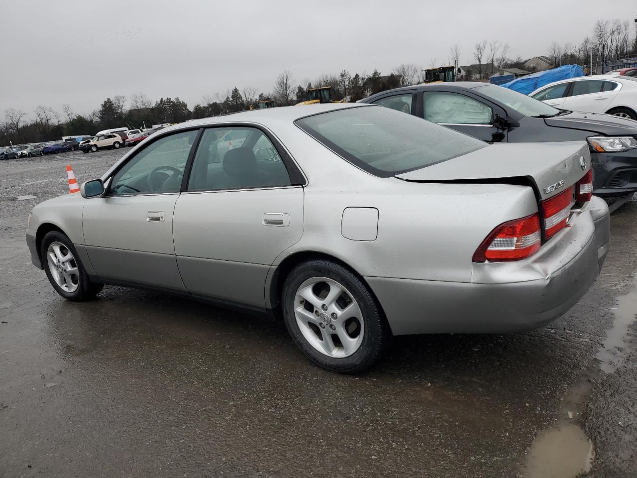 Изображение 2 2000 LEXUS ES 300 2000 с VIN JT8BF28G4Y5085216