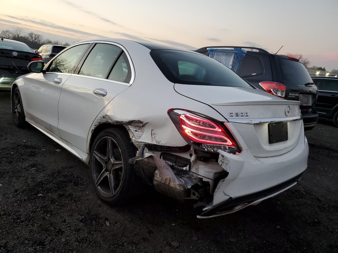 Obraz 2 z 2016 MERCEDES-BENZ C 300 4MATIC 2016 z VIN 55SWF4KB0GU109678