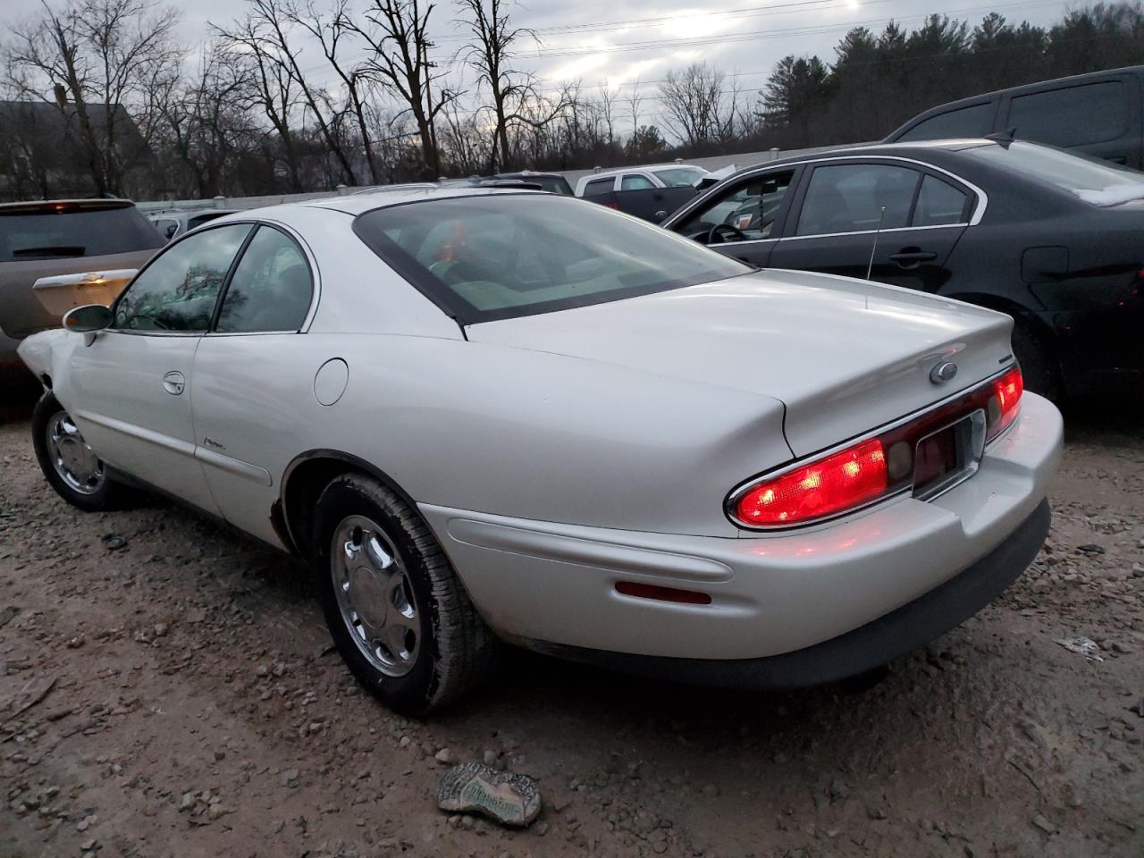Obraz 2 z 1998 BUICK RIVIERA  1998 z VIN 1G4GD2210W4708721