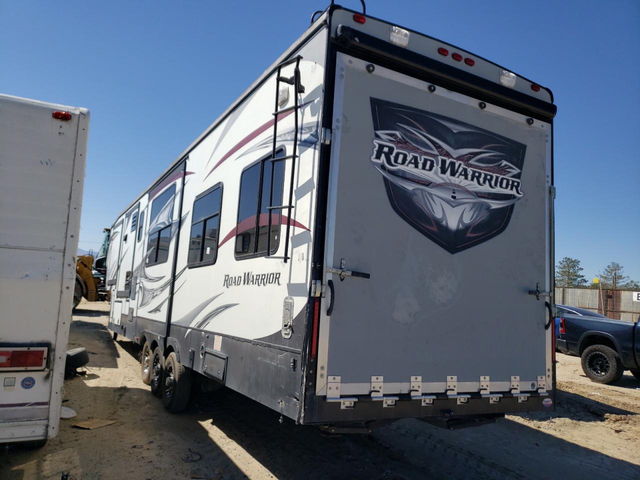 Изображение 2 2013 HEARTLAND ROAD WARRIOR 2013 с VIN 5SFCG4226DE263971