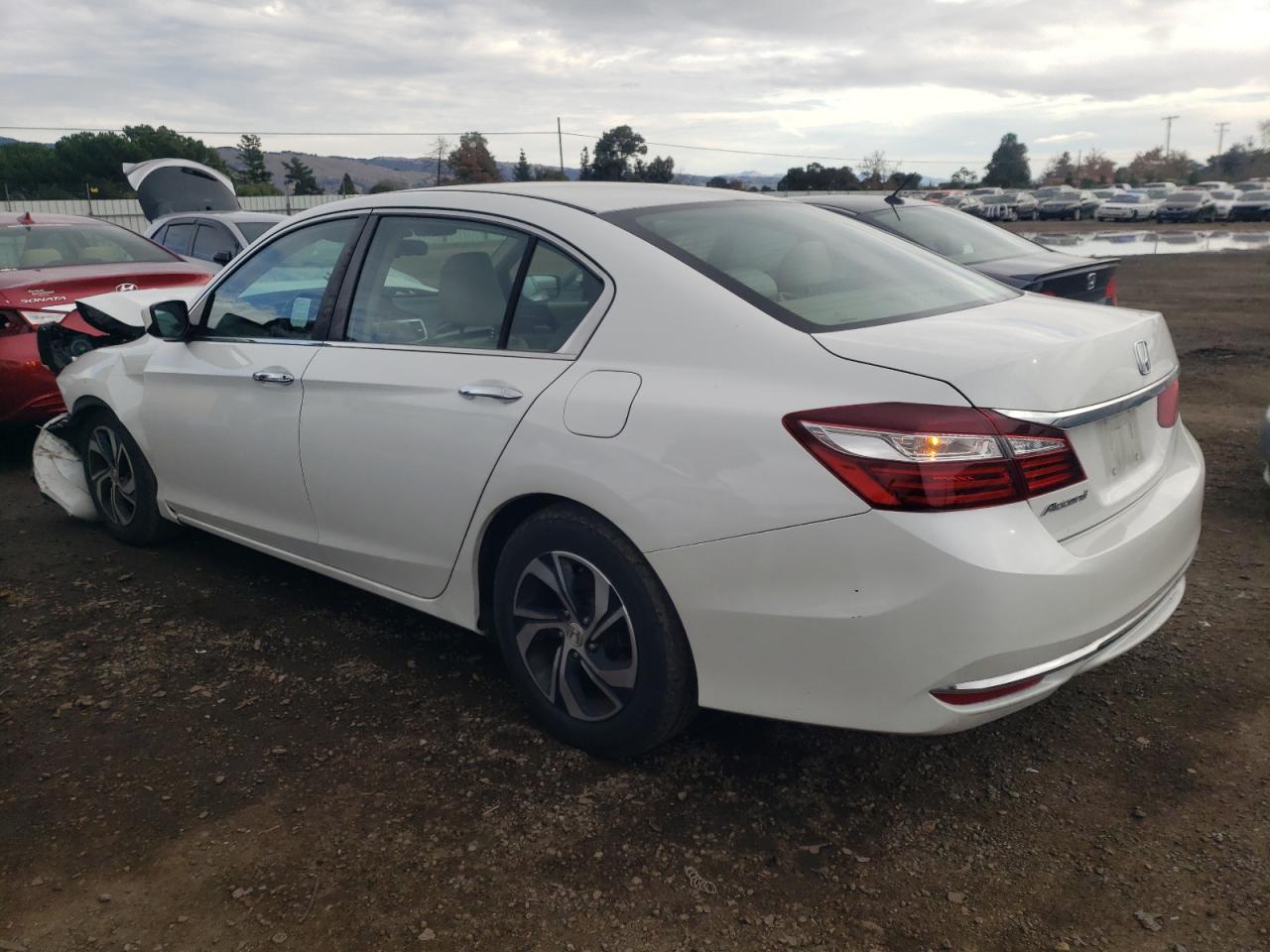 Изображение 2 2017 HONDA ACCORD LX 2017 с VIN 1HGCR2F35HA267156