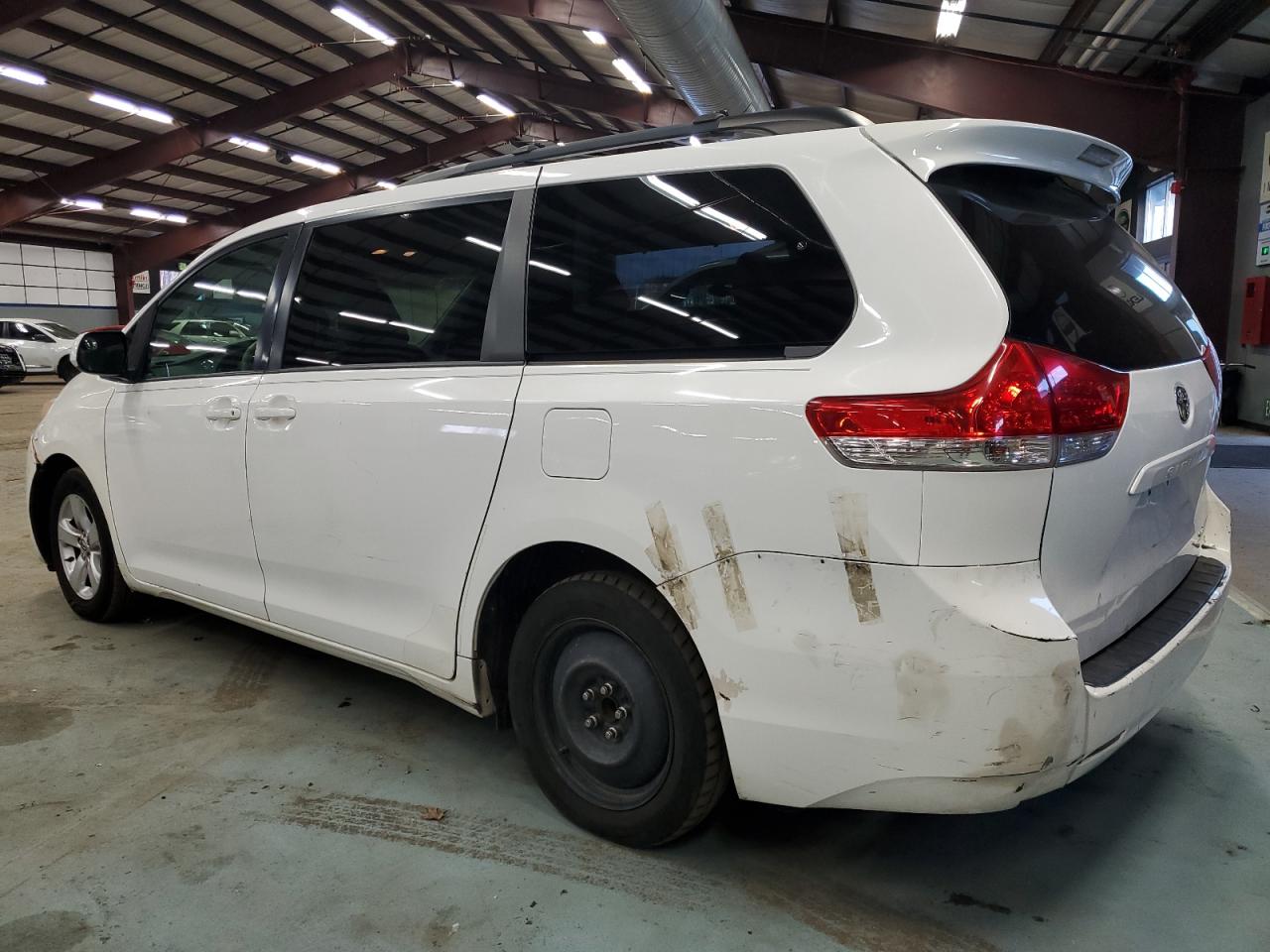 Obraz 2 z 2013 TOYOTA SIENNA LE 2013 z VIN 5TDKK3DCXDS375664
