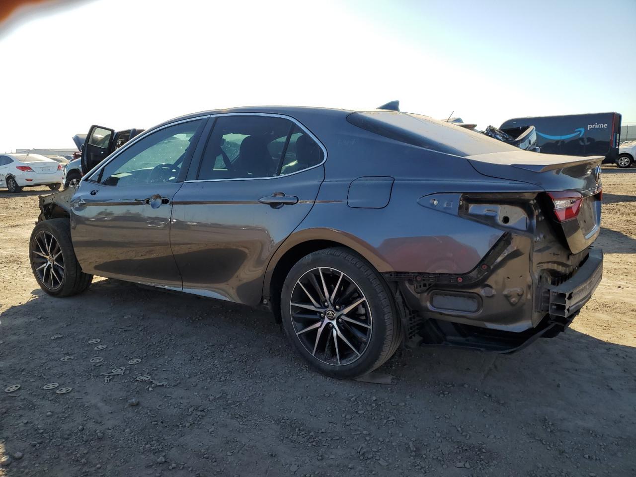 Obraz 2 z 2021 TOYOTA CAMRY SE 2021 z VIN 4T1G11AKXMU461704