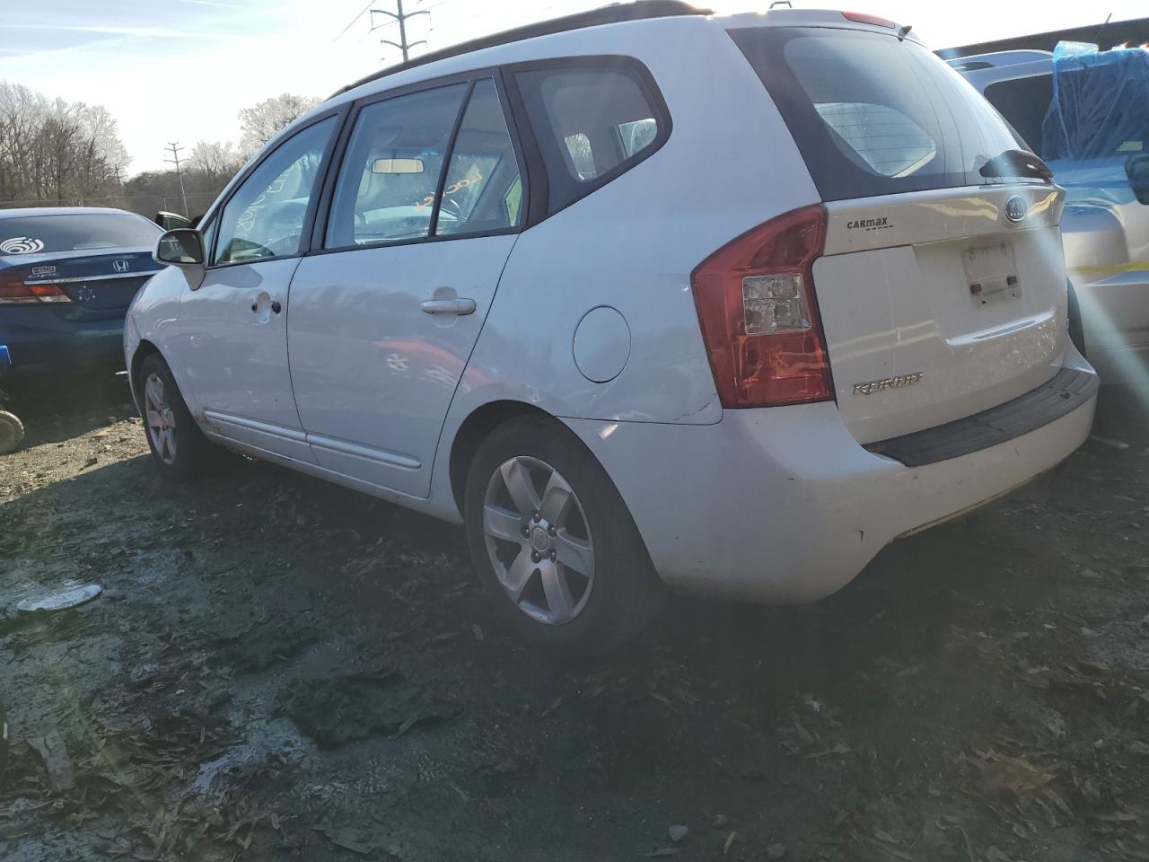 Image 2 of 2008 KIA RONDO BASE 2008 with VIN KNAFG525587209004