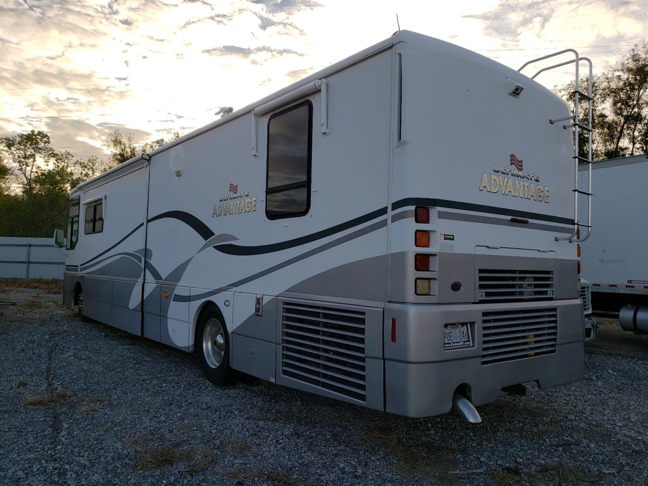 Изображение 3 2001 FREIGHTLINER CHASSIS X LINE MOTOR HOME 2001 с VIN 4UZAAHAK81CH70008