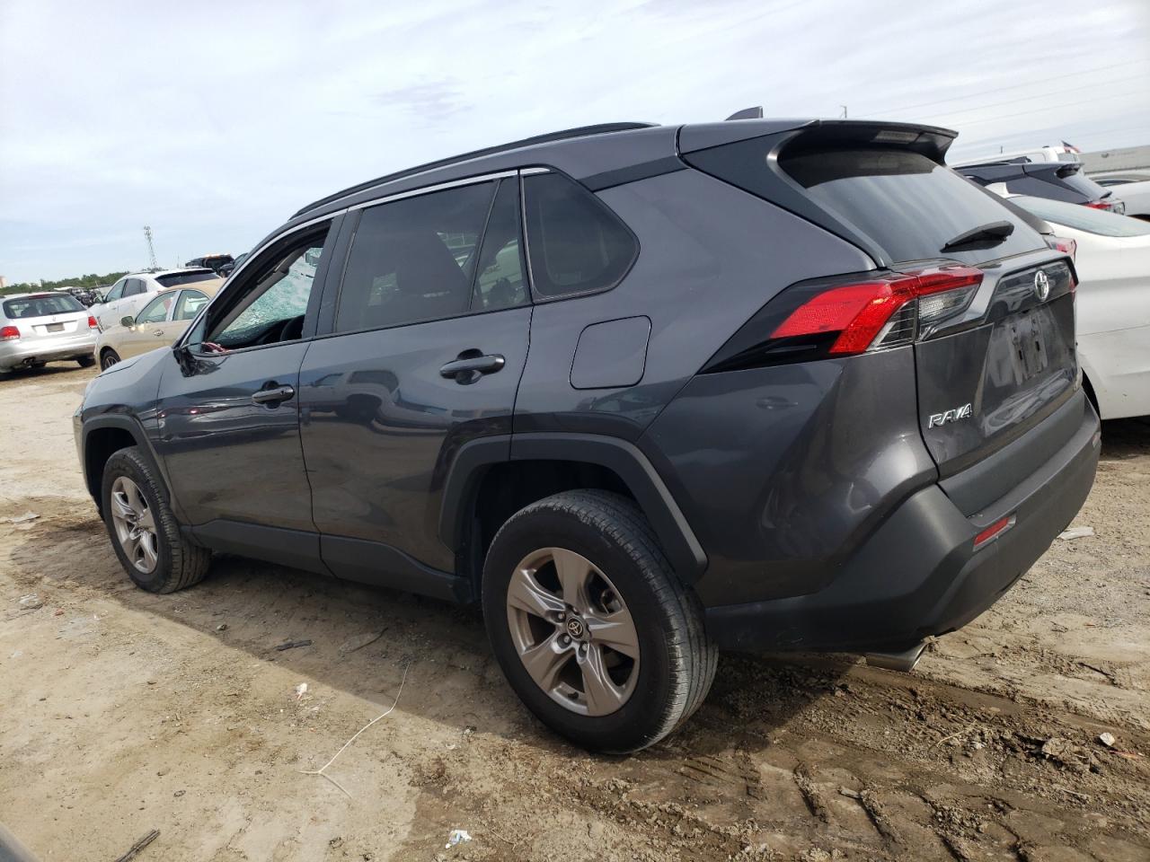 Изображение 2 2022 TOYOTA RAV4 XLE 2022 с VIN 2T3W1RFV8NC199530