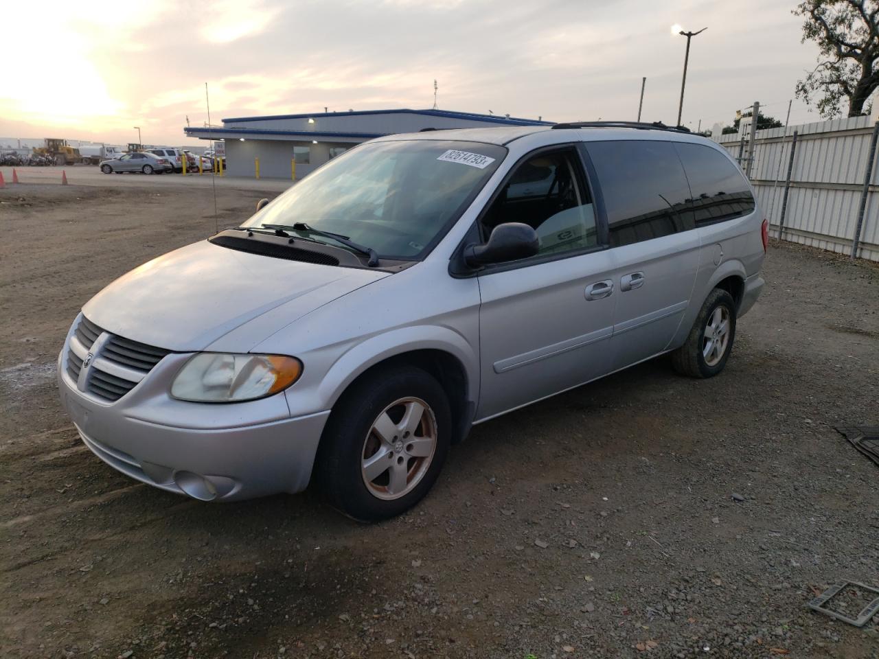 Image 1 of 2005 DODGE GRAND CARAVAN SXT 2005 with VIN 2D8GP44L15R249038
