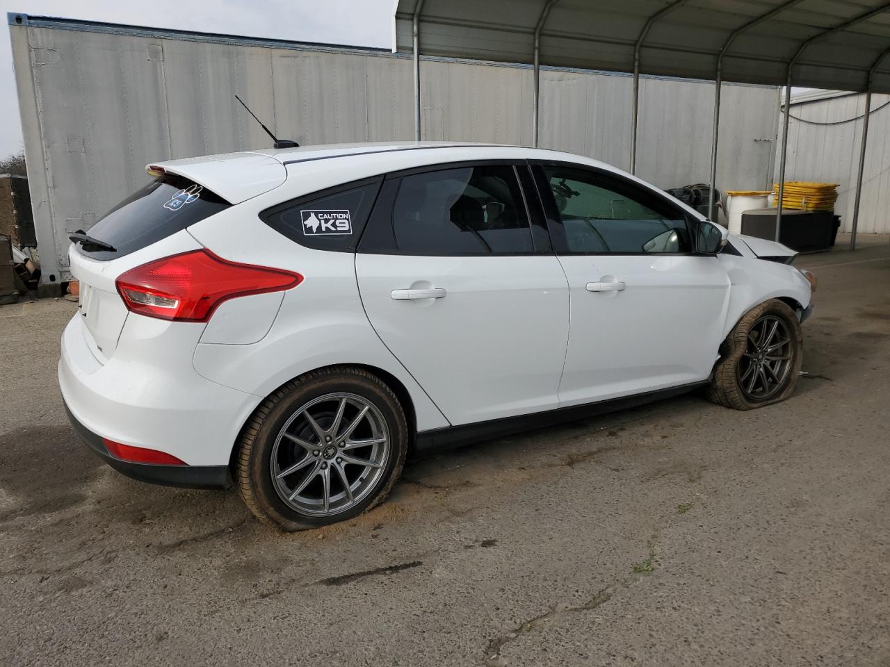 Obraz 3 z 2016 FORD FOCUS SE 2016 z VIN 1FADP3K26GL363365