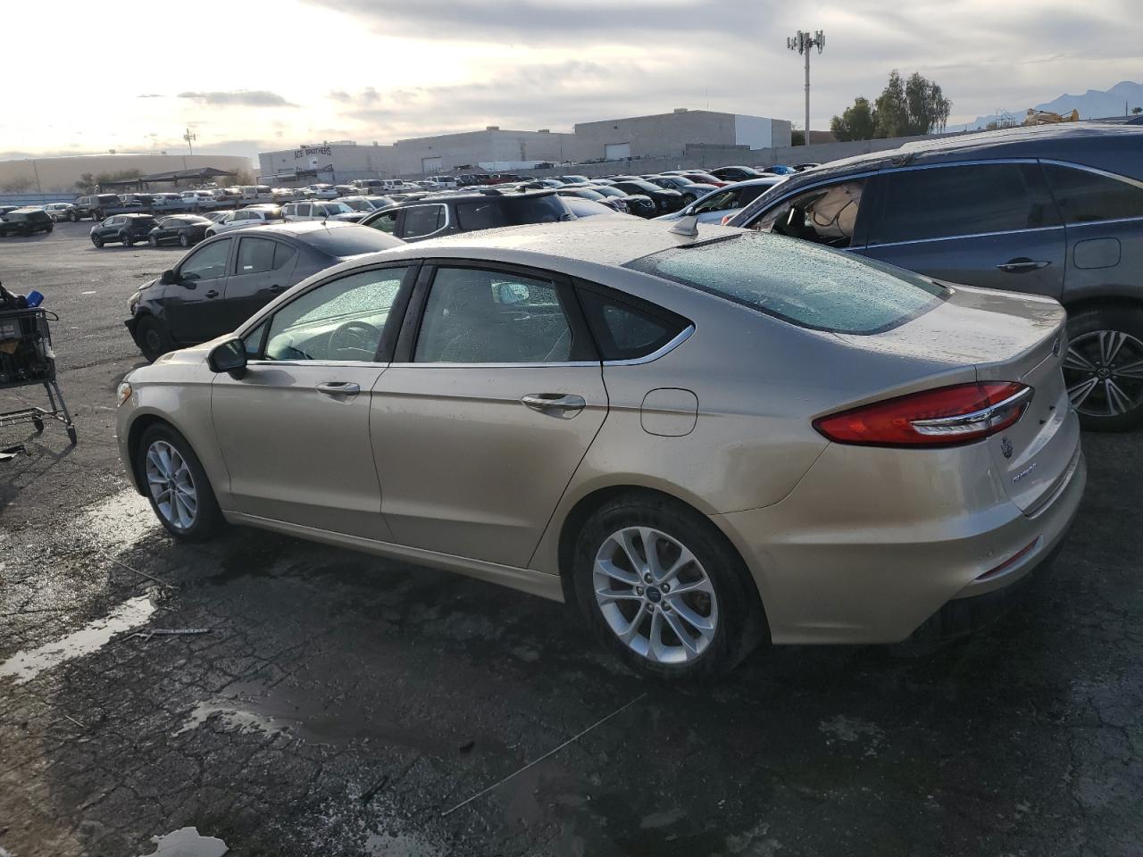 Image 2 of 2019 FORD FUSION SE 2019 with VIN 3FA6P0HD5KR160462