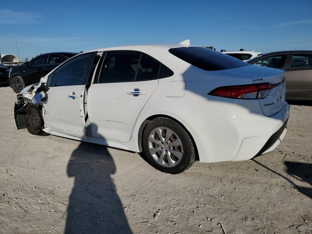 Obraz 2 z 2021 TOYOTA COROLLA LE 2021 z VIN JTDEPMAE1MJ128928