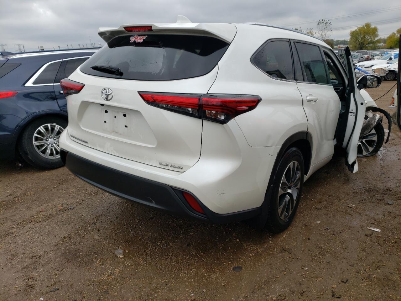 Изображение 3 2020 TOYOTA HIGHLANDER XLE 2020 с VIN 5TDHZRBH0LS042833