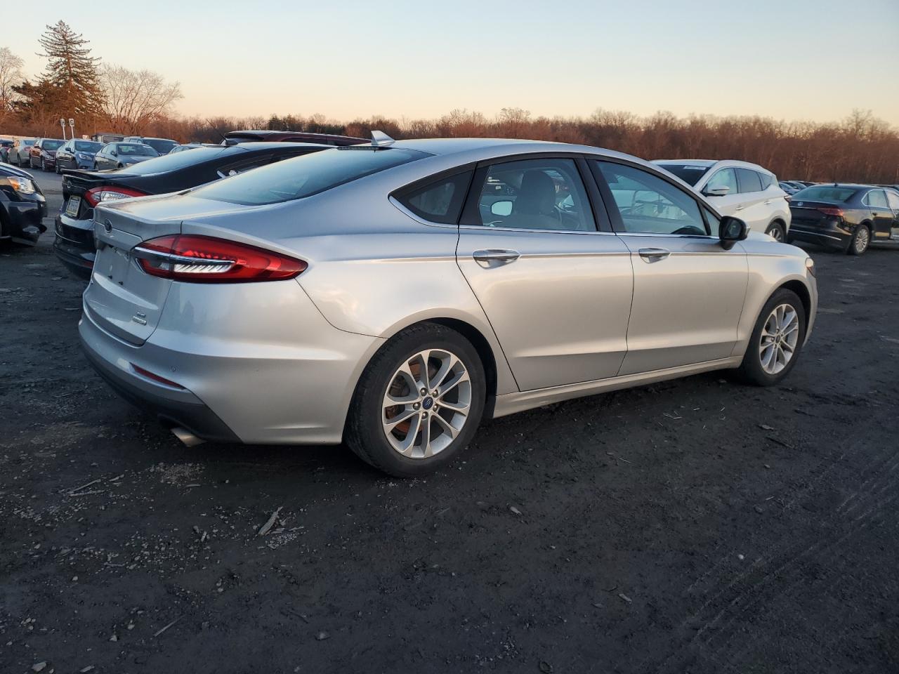 Image 3 of 2019 FORD FUSION SE 2019 with VIN 3FA6P0HD0KR245645