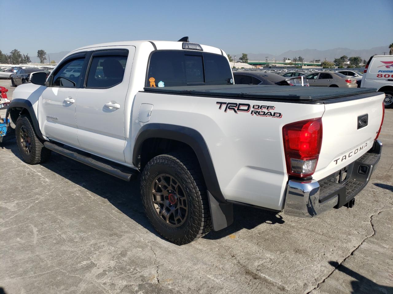Obraz 2 z 2017 TOYOTA TACOMA DOUBLE CAB 2017 z VIN 3TMAZ5CN4HM051699