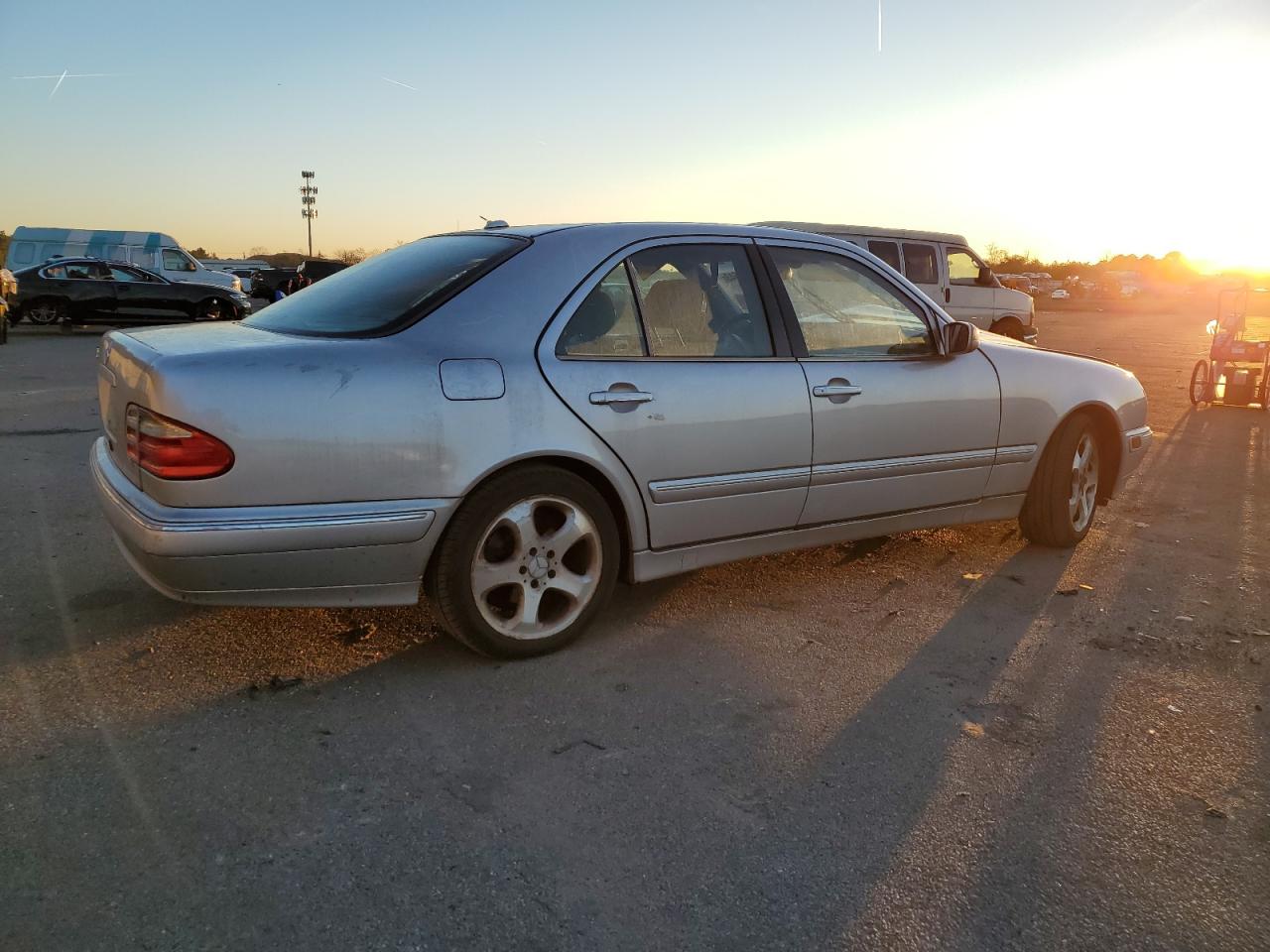 Изображение 3 2002 MERCEDES-BENZ E 320 2002 с VIN WDBJF65J52B496121