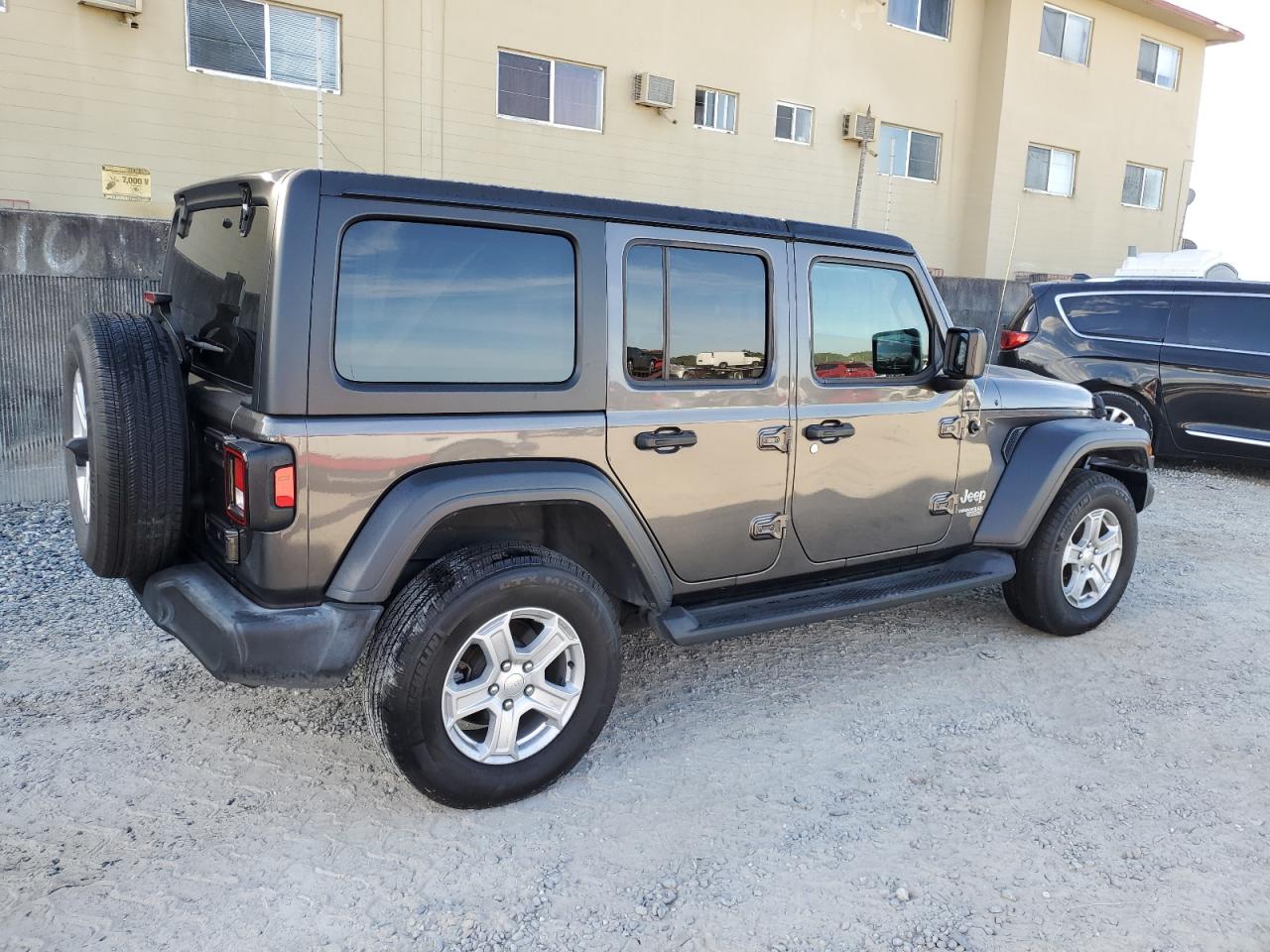 Image 3 of 2019 JEEP WRANGLER UNLIMITED SPORT 2019 with VIN 1C4HJXDN0KW595401