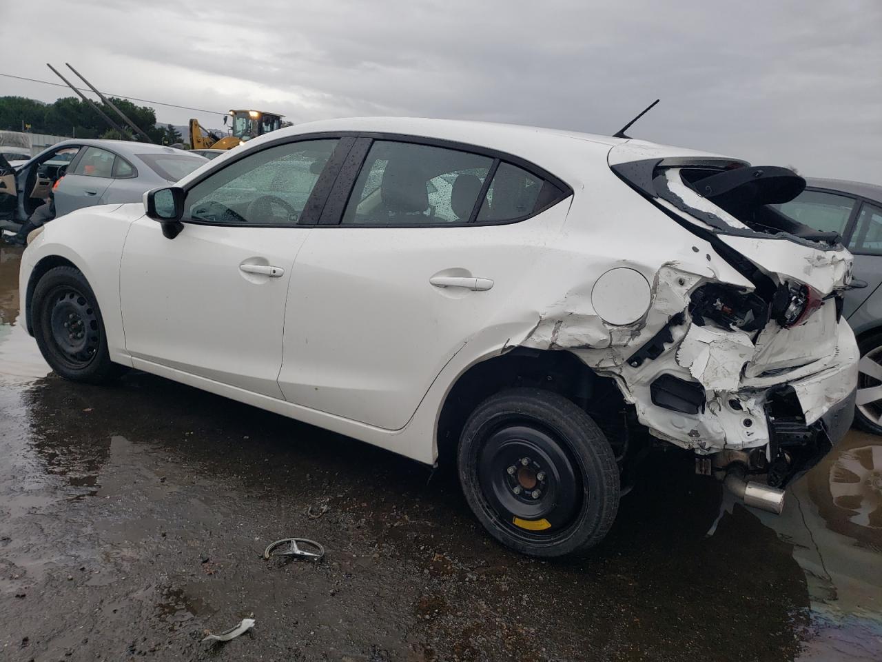 Image 2 of 2014 MAZDA 3 SPORT 2014 with VIN JM1BM1K73E1198880