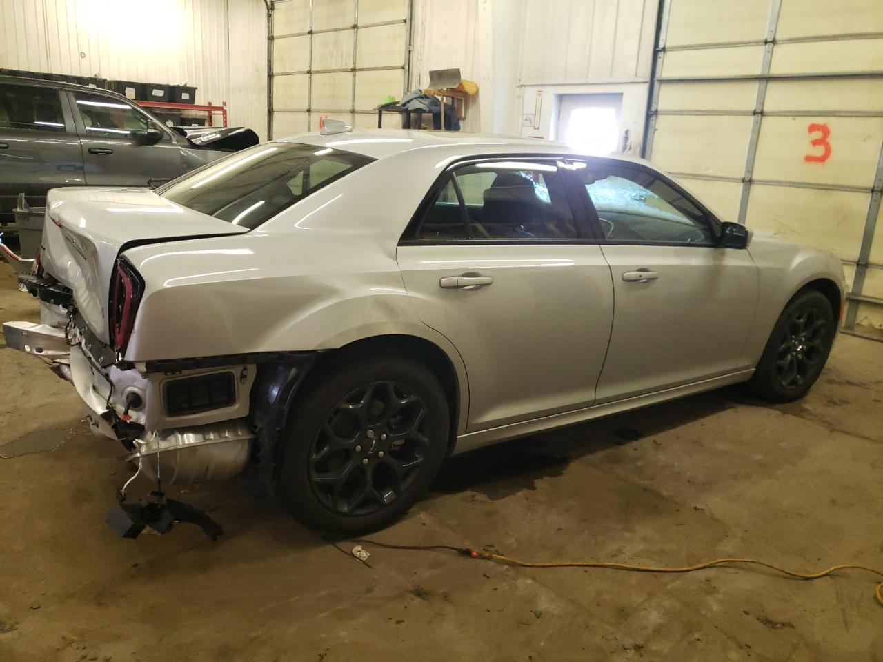Изображение 3 2023 CHRYSLER 300 TOURING L 2023 с VIN 2C3CCASG0PH628493