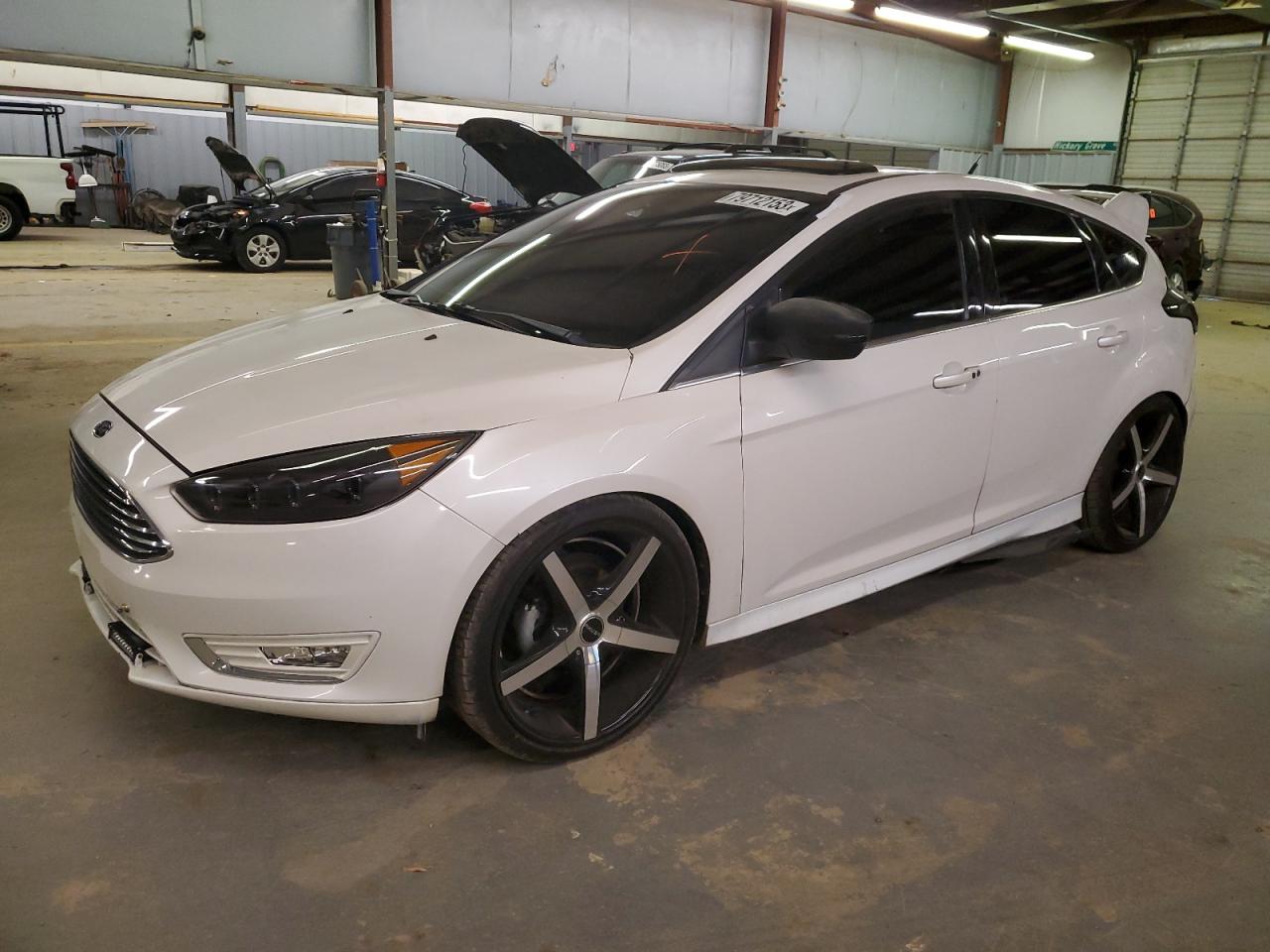 Image 1 of 2016 FORD FOCUS TITANIUM 2016 with VIN 1FADP3N24GL350125