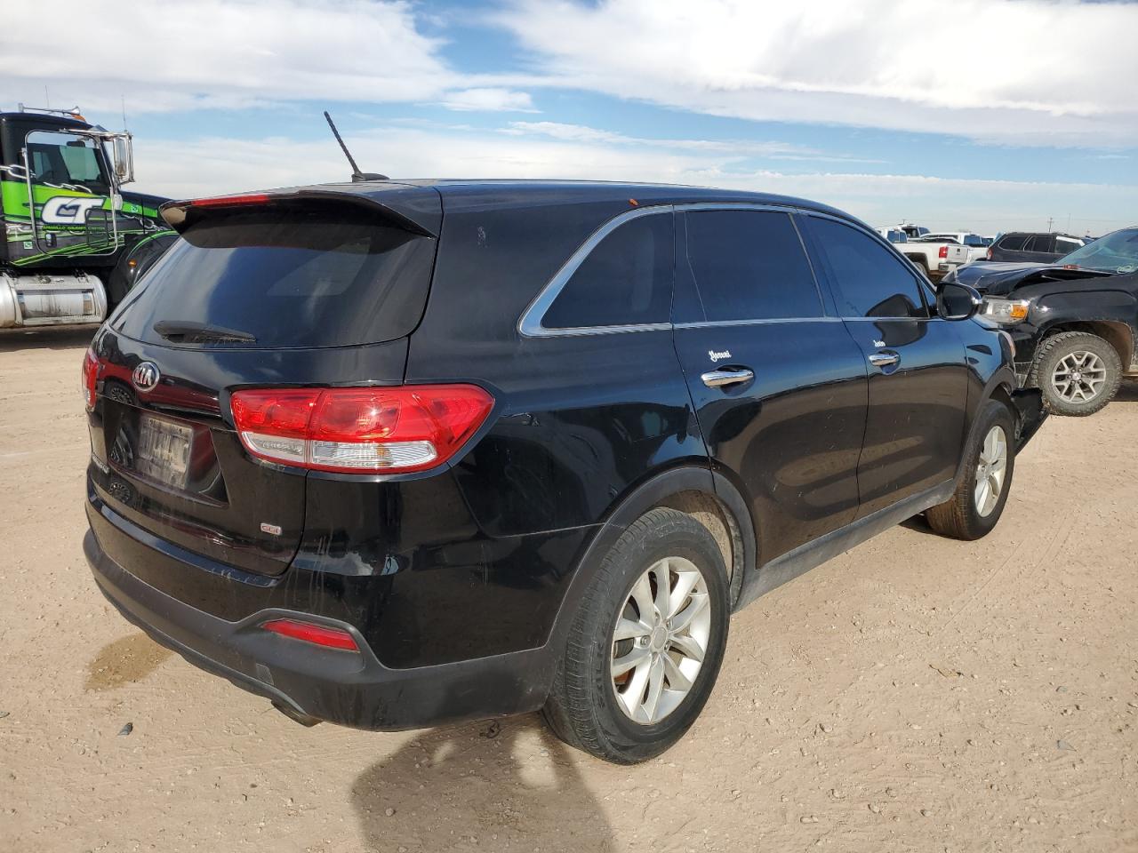 Image 3 of 2016 KIA SORENTO LX 2016 with VIN 5XYPG4A31GG068550