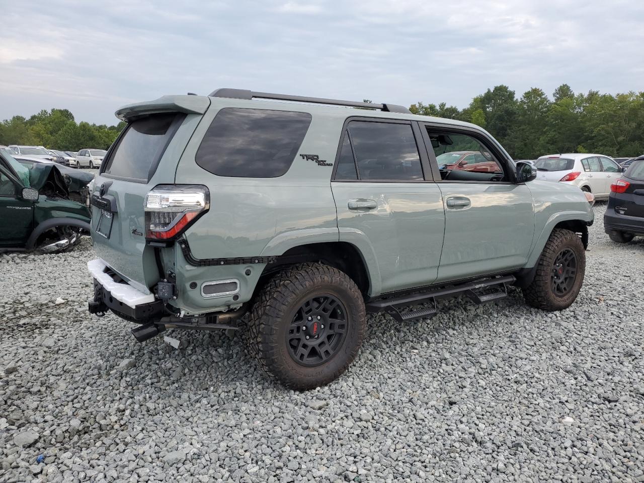 Obraz 3 z 2023 TOYOTA 4RUNNER SE 2023 z VIN JTERU5JR5P6150498