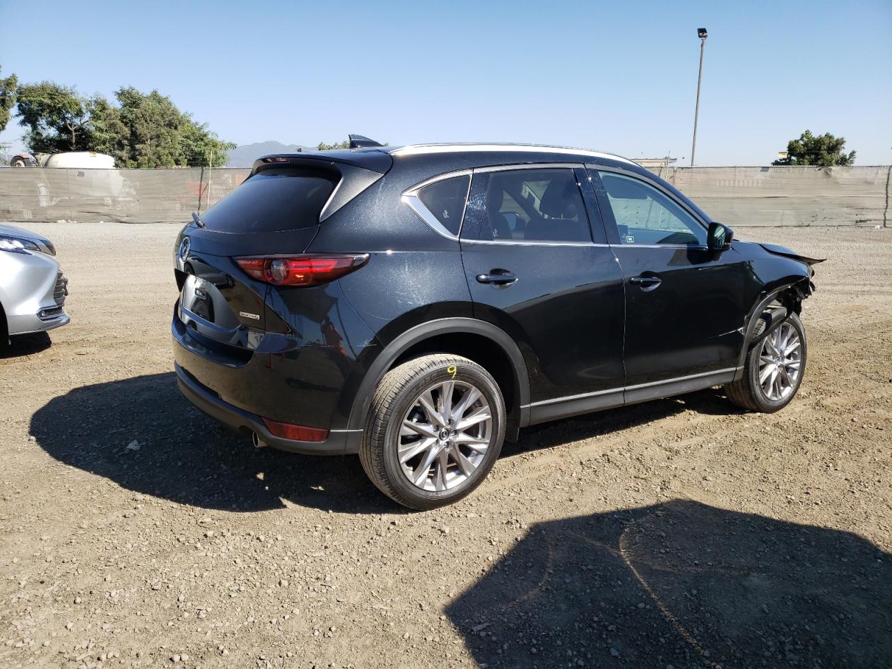Image 3 of 2020 MAZDA CX-5 GRAND TOURING 2020 with VIN JM3KFADM5L0833251