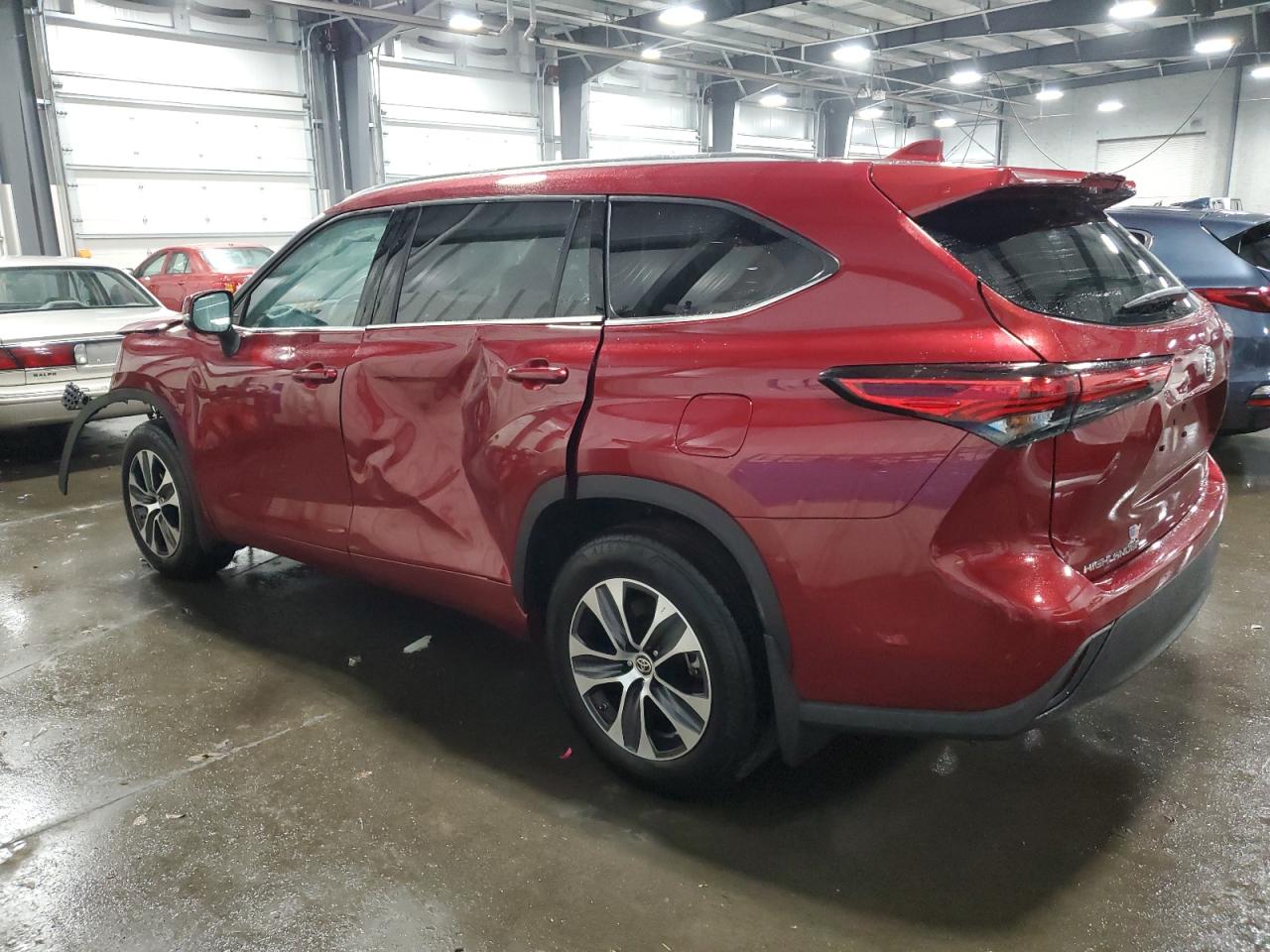 Image 2 of Toyota Highlander Xle 2020 with VIN 5TDGZRBHXLS520803