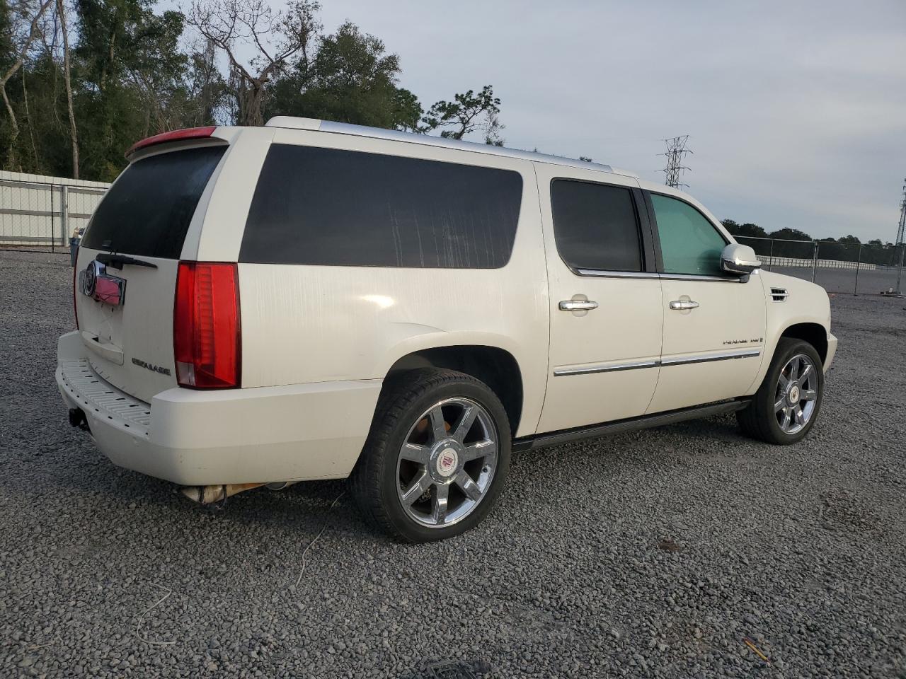Image 3 of 2009 CADILLAC ESCALADE ESV LUXURY 2009 with VIN 1GYFK262X9R263849