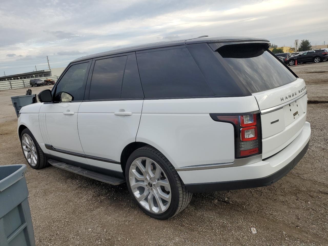 Image 2 of 2015 LAND ROVER RANGE ROVER SUPERCHARGED 2015 with VIN SALGS2TF8FA214086
