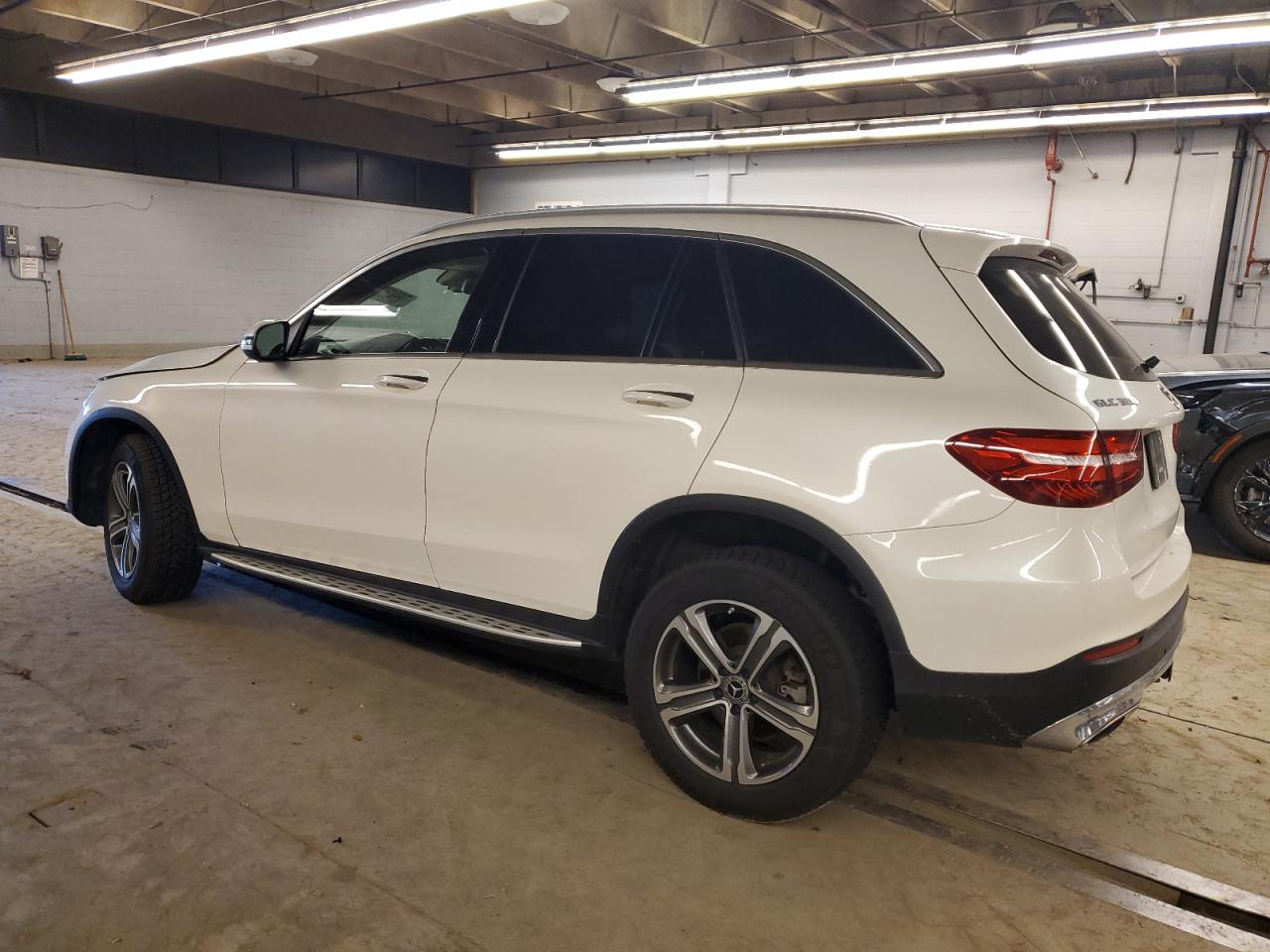 Obraz 2 z 2017 MERCEDES-BENZ GLC 300 4MATIC 2017 z VIN WDC0G4KB1HF206335