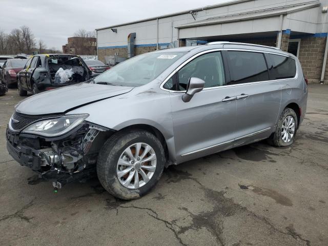 Image 1 of 2019 CHRYSLER PACIFICA TOURING L 2019 with VIN 2C4RC1BG4KR685272