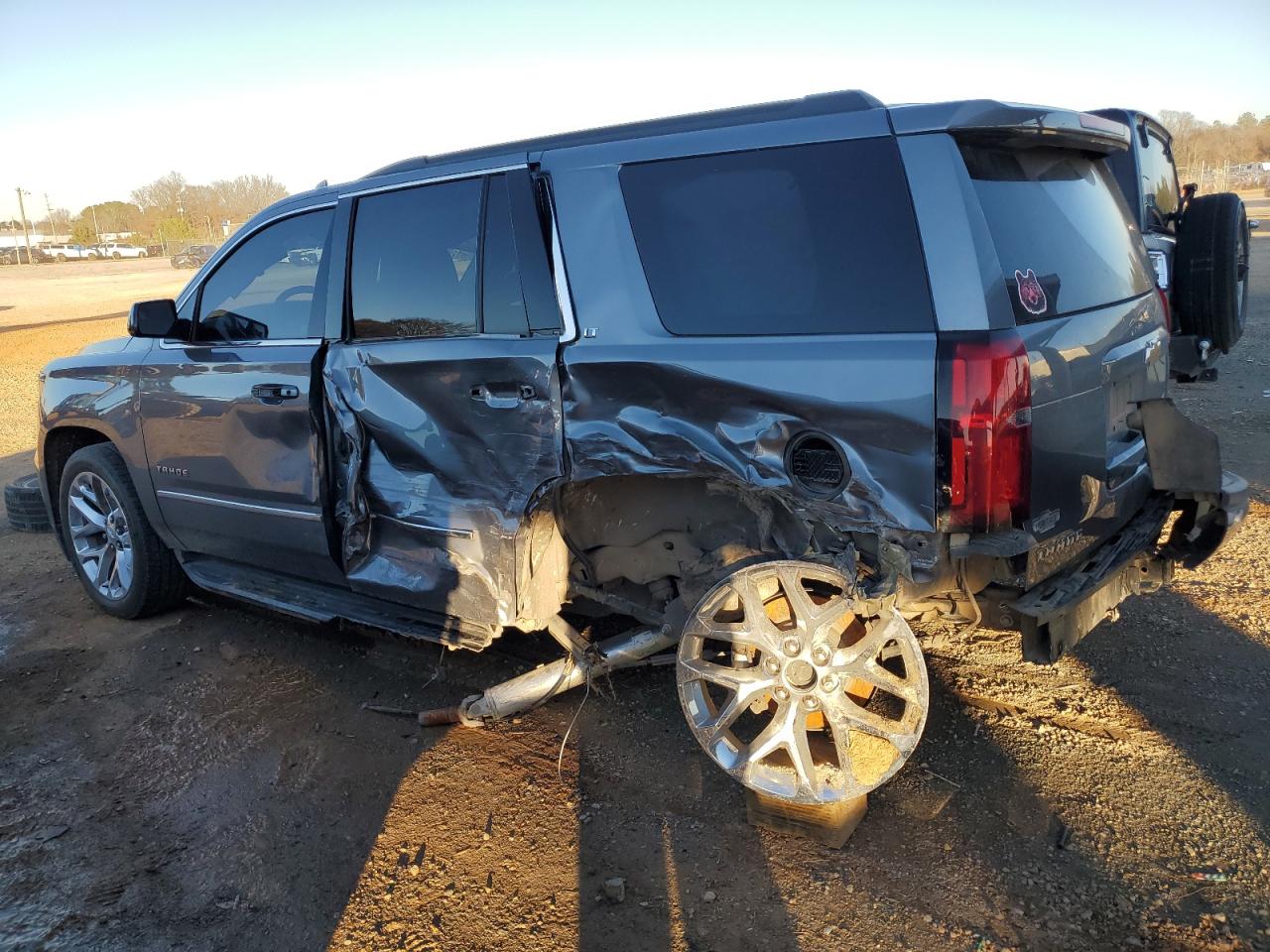 Изображение 2 2020 CHEVROLET TAHOE K1500 LT 2020 с VIN 1GNSKBKC1LR167884