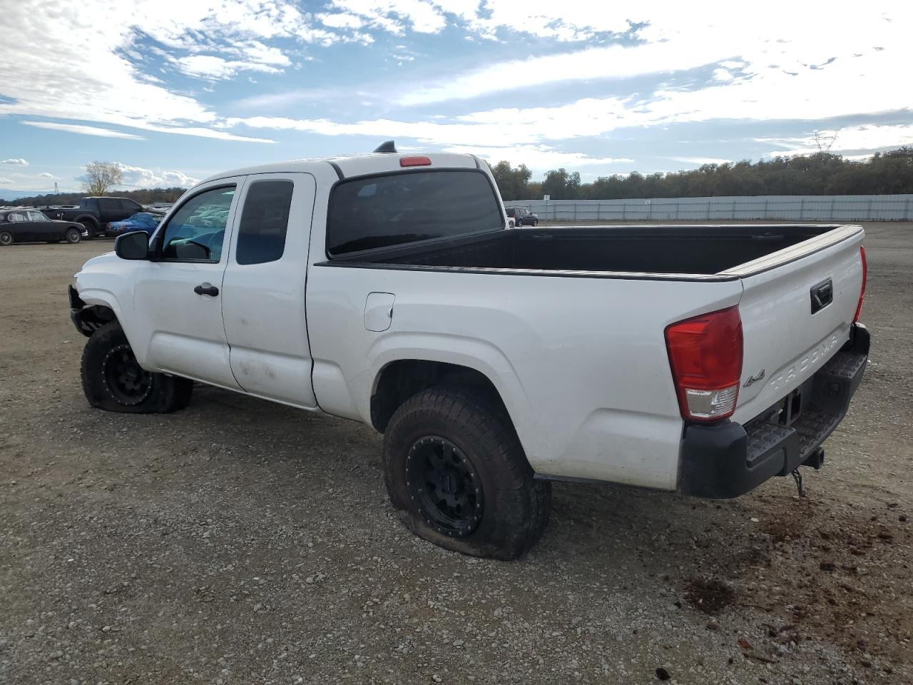 Image 2 of 2017 TOYOTA TACOMA ACCESS CAB 2017 with VIN 5TFSX5EN1HX048292