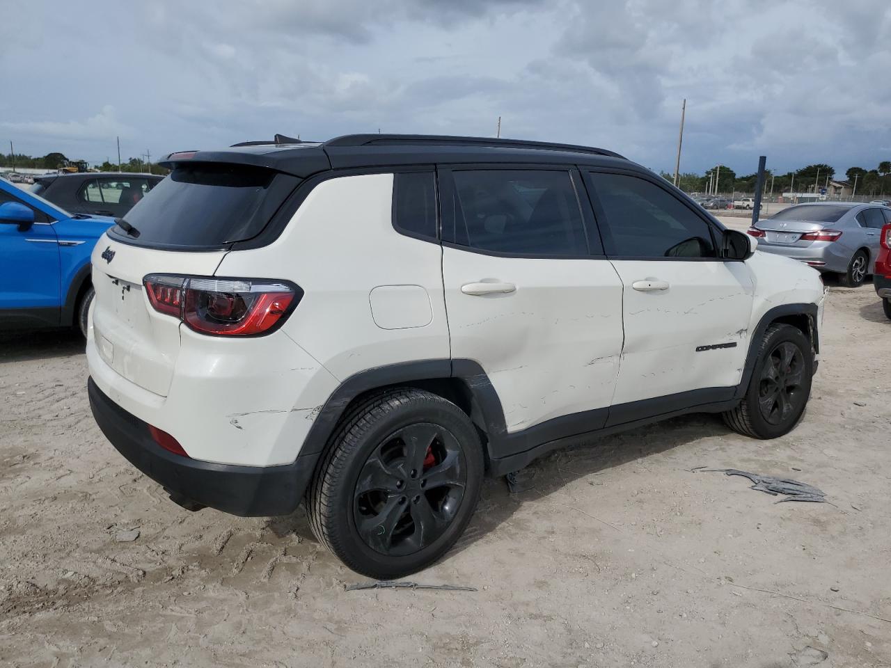 Image 3 of 2019 JEEP COMPASS LATITUDE 2019 with VIN 3C4NJCBBXKT652357