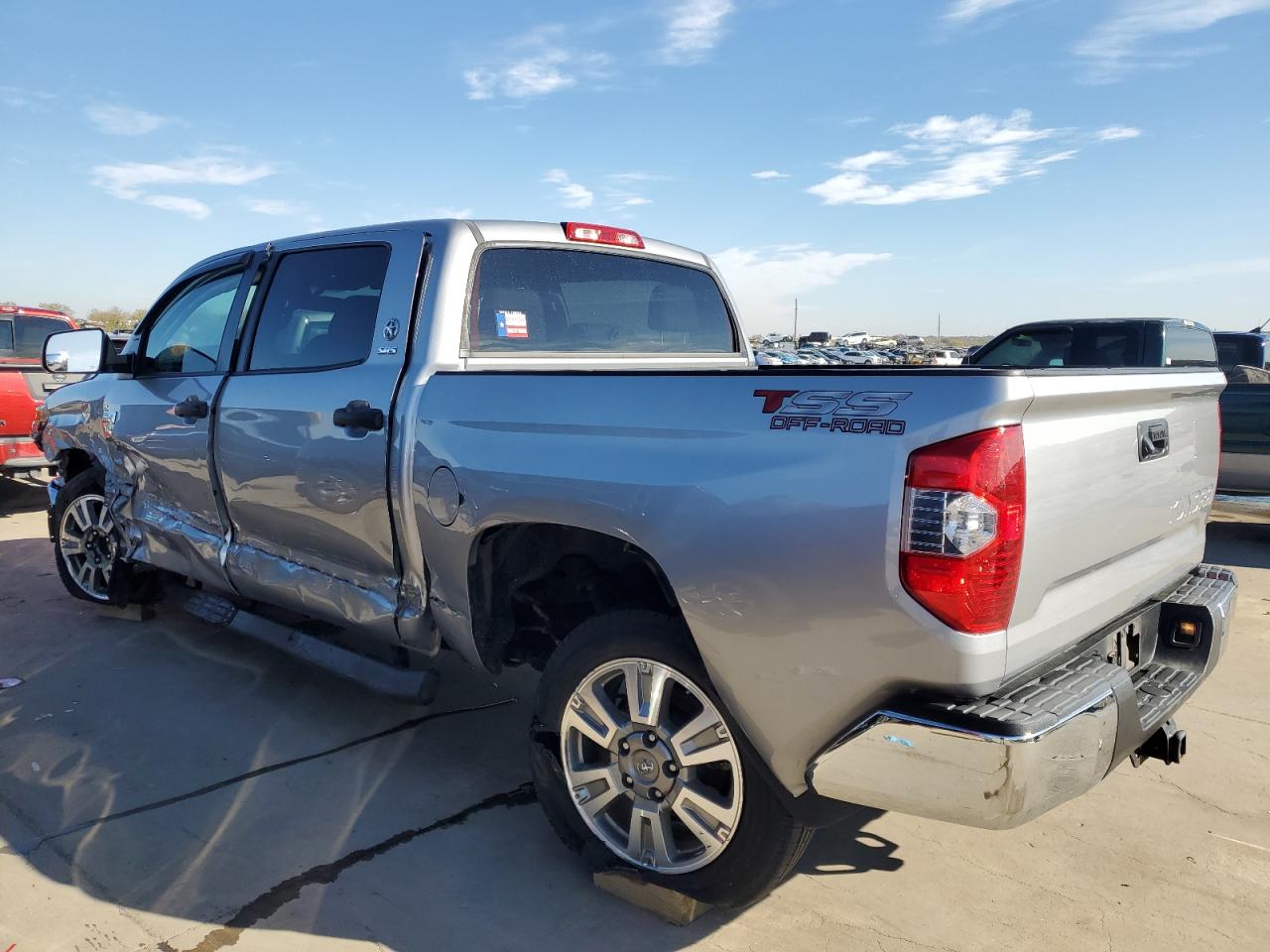 Obraz 2 z 2016 TOYOTA TUNDRA CREWMAX SR5 2016 z VIN 5TFEW5F11GX195254
